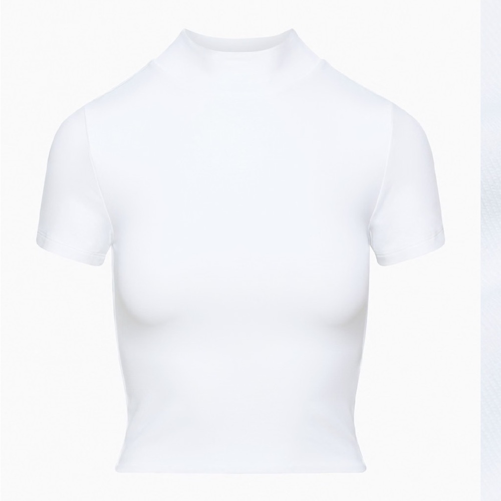 Babaton Contour Mockneck tee